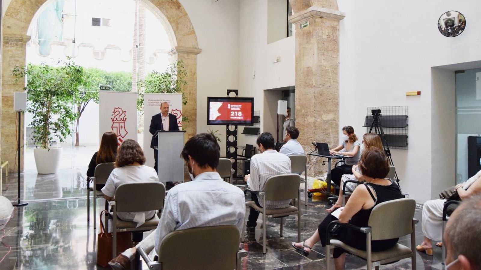Dalmau ha presentat a agents socials i representants dels municipis valencians l'actuació duta a terme pel seu departament