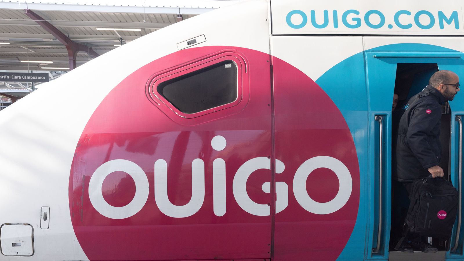 Tren d'Ouigo en l'estació