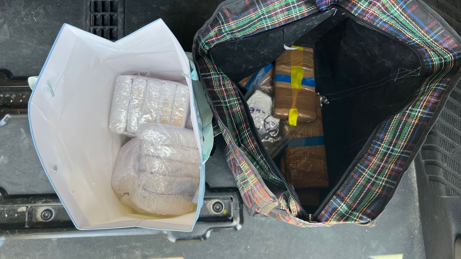 EuropaPress 5357976 policia local detiene larga persecucion individuo 35 kilos hachis 100