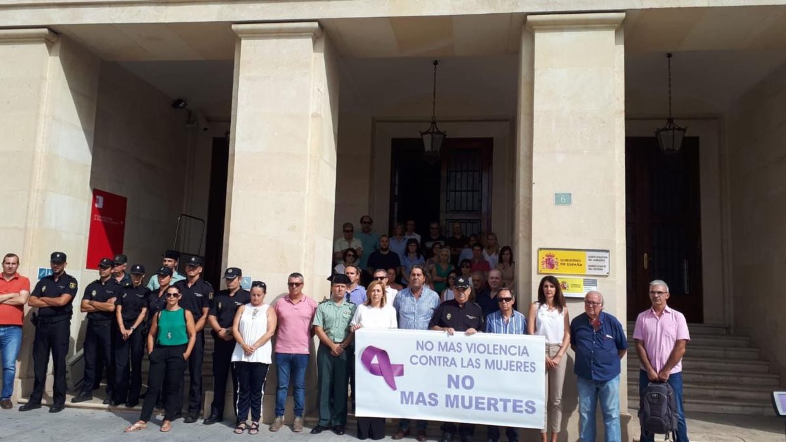 Concentració a Alacant en rebuig de la violència masclista
