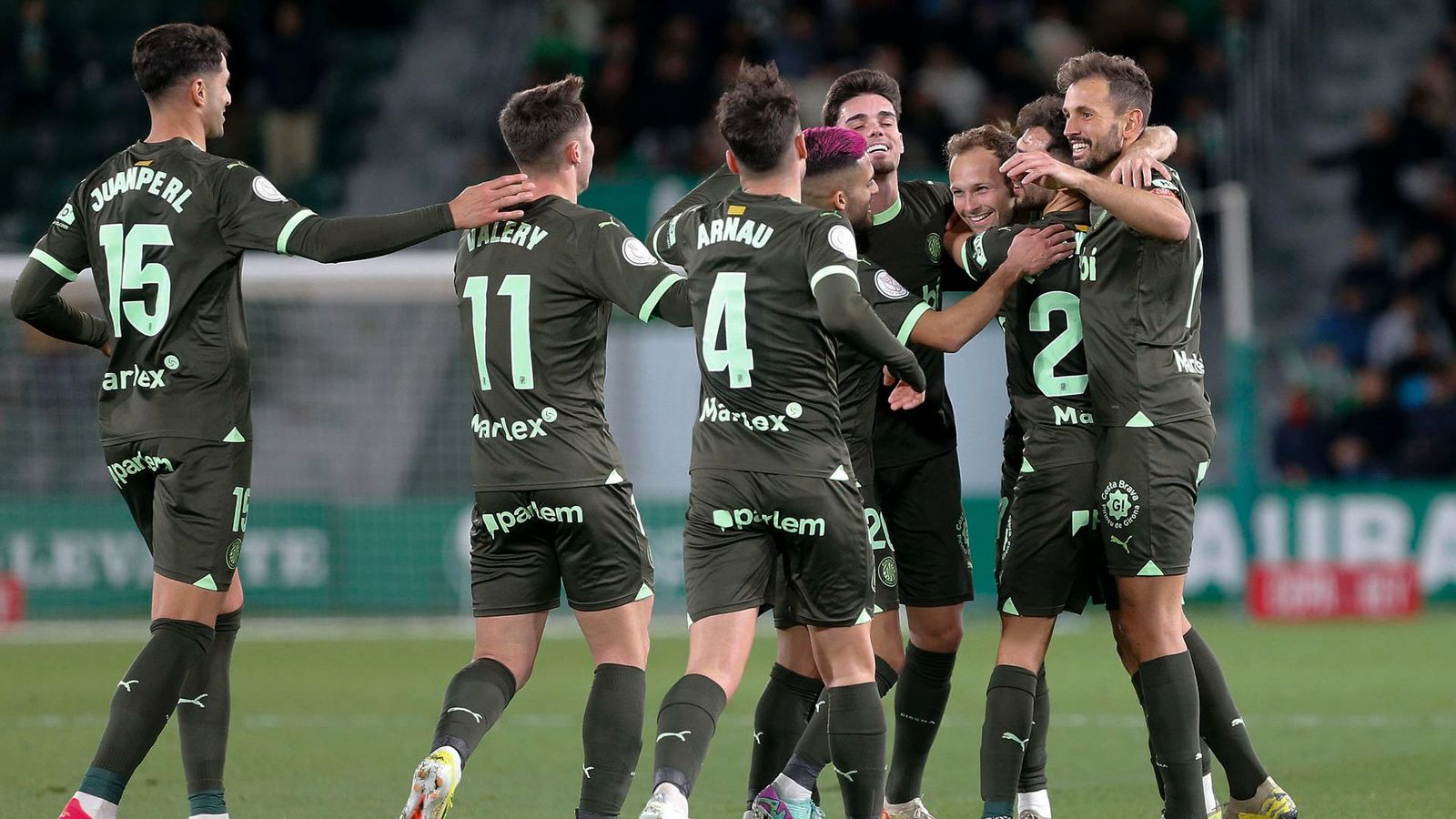 Els jugadors del Girona celebren un gol