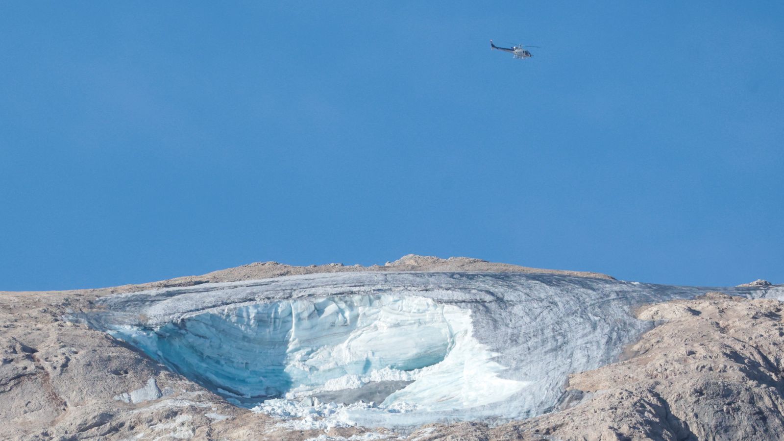 El cim de Punta Rocca, després del col·lapse de la glacera de la Marmolada, als Alps italians