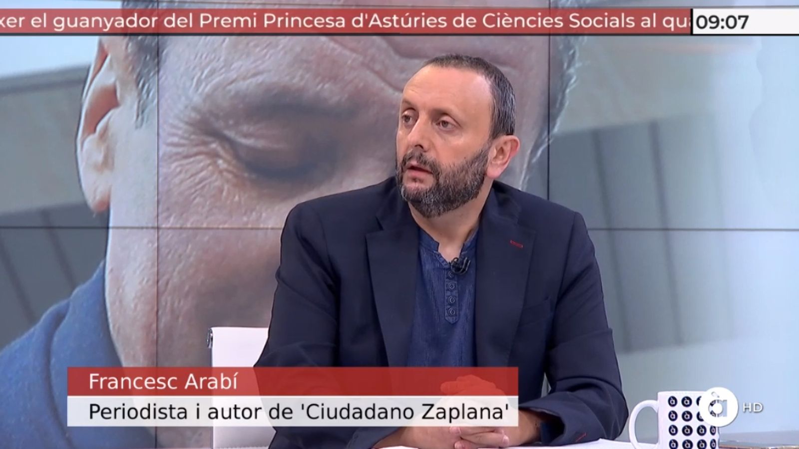 El periodista Francesc Arabí ha presentat en 'À Punt Notícies matí' el seu llibre