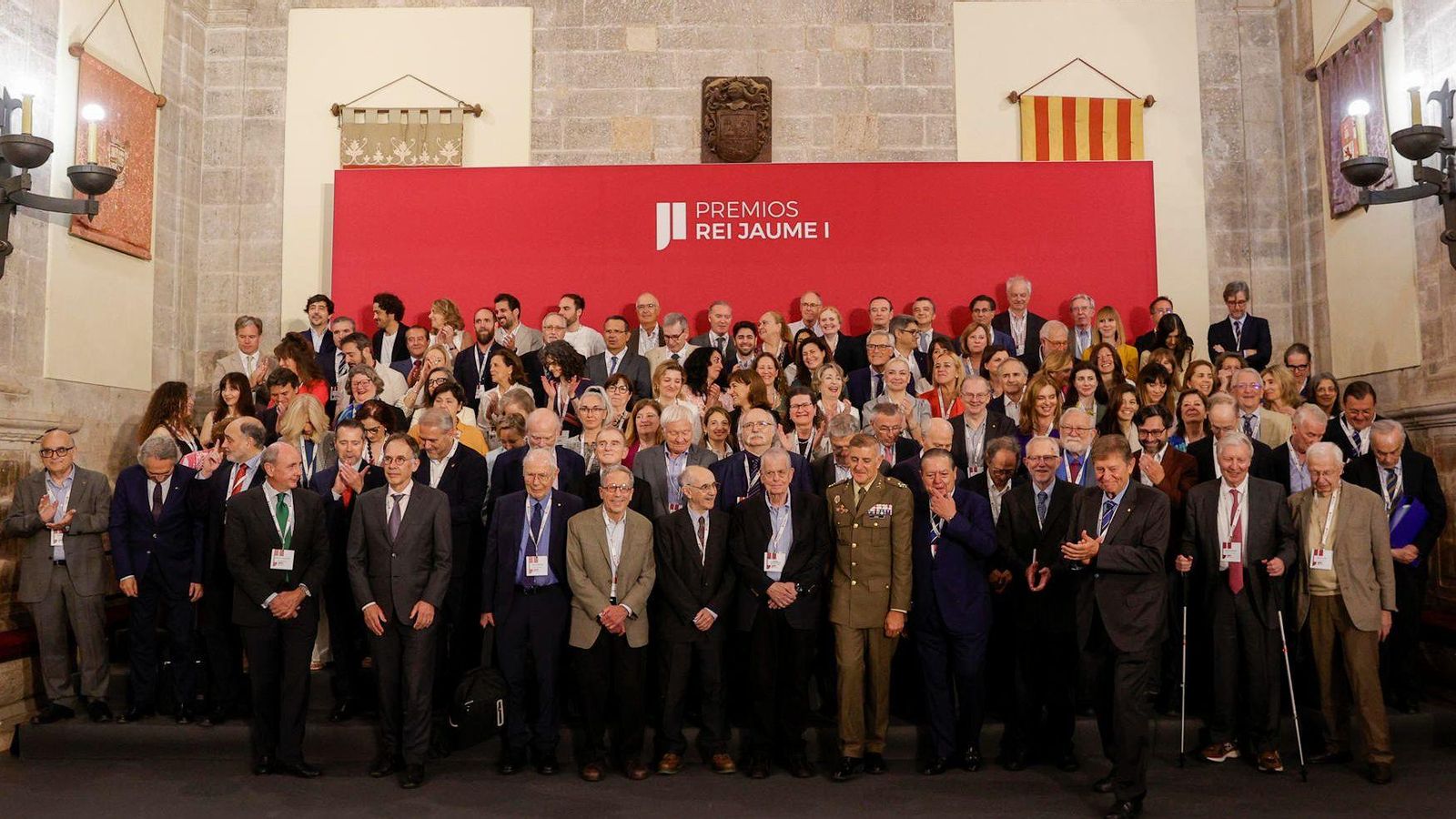 Foto de família del jurat dels Premis Rei Jaume I d'enguany