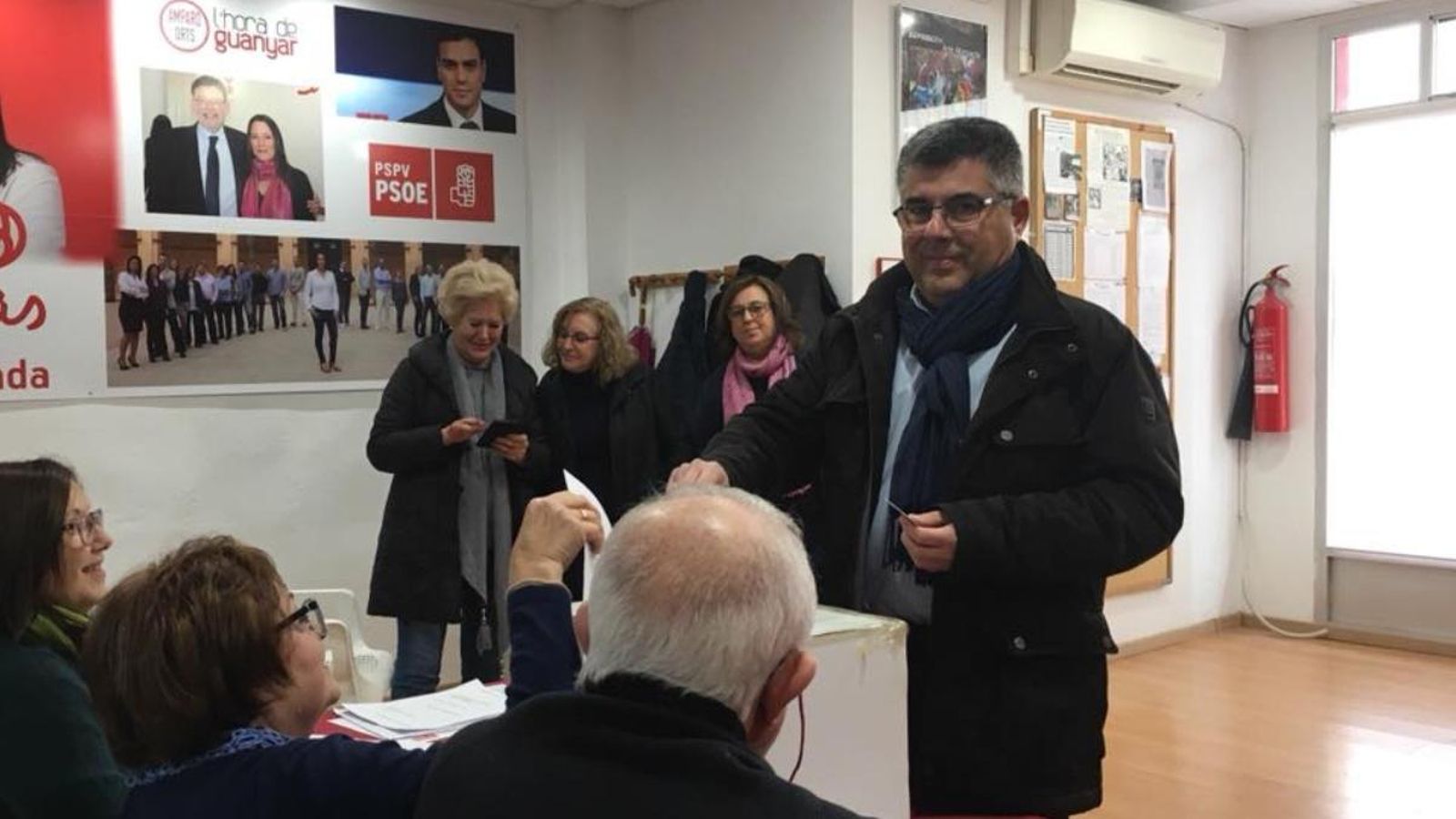 Juan Carlos Fulgencio vota a l'agrupació socialista de Montcada