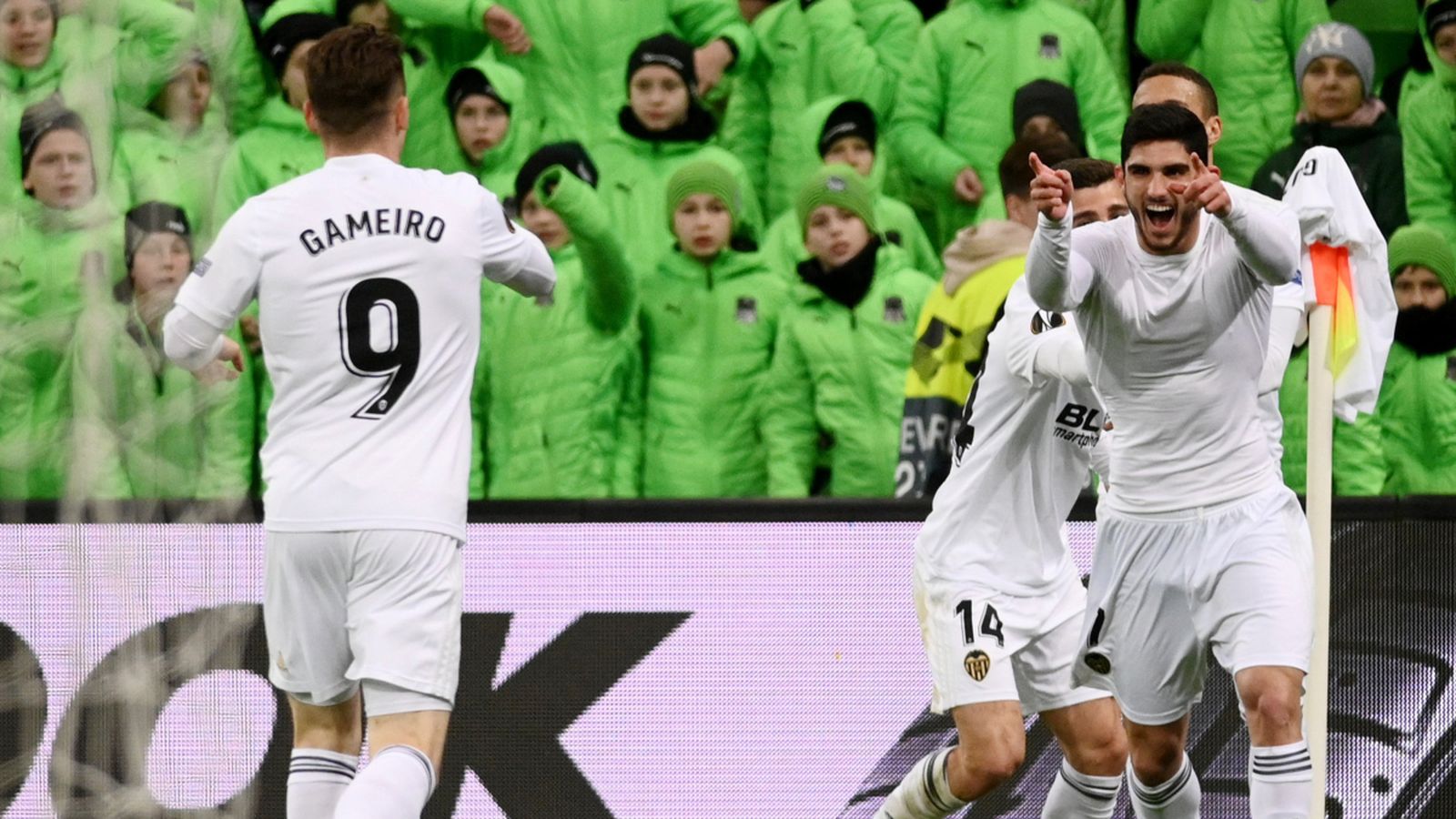 Guedes i Gameiro, protagonistes del gol del València. Reuters
