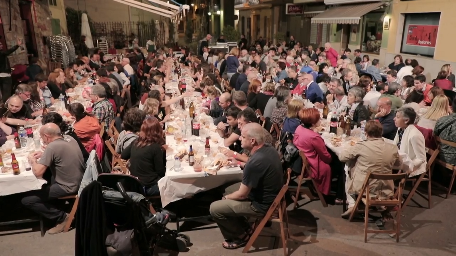 Cant al ras, la nit del poble