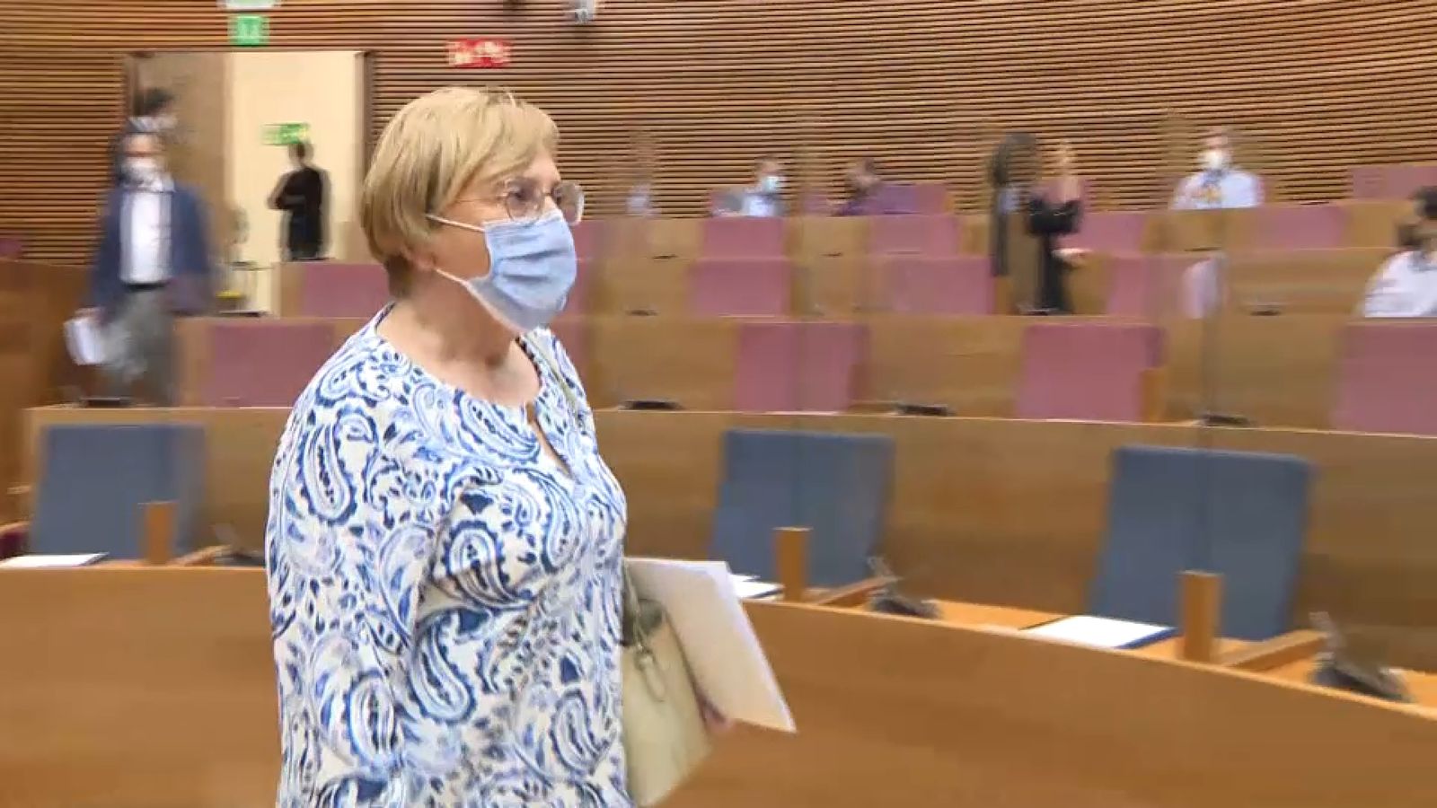 La consellera de Sanitat Universal Ana Barceló en els minuts previs a la seua intervenció a les Corts