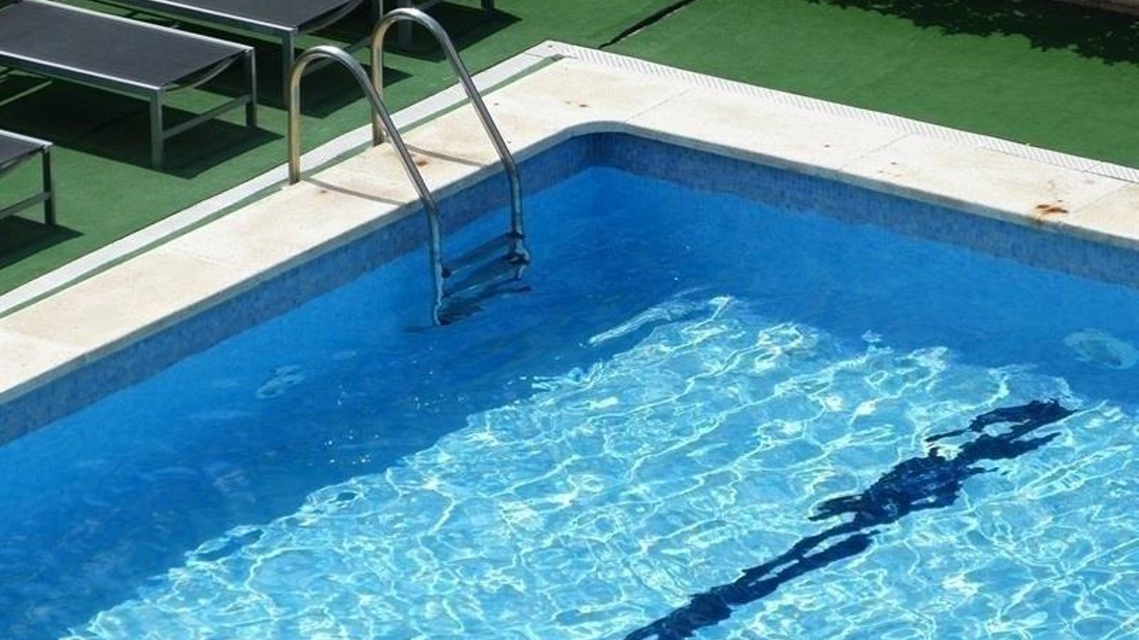 Una piscina, a una imatge d'arxiu