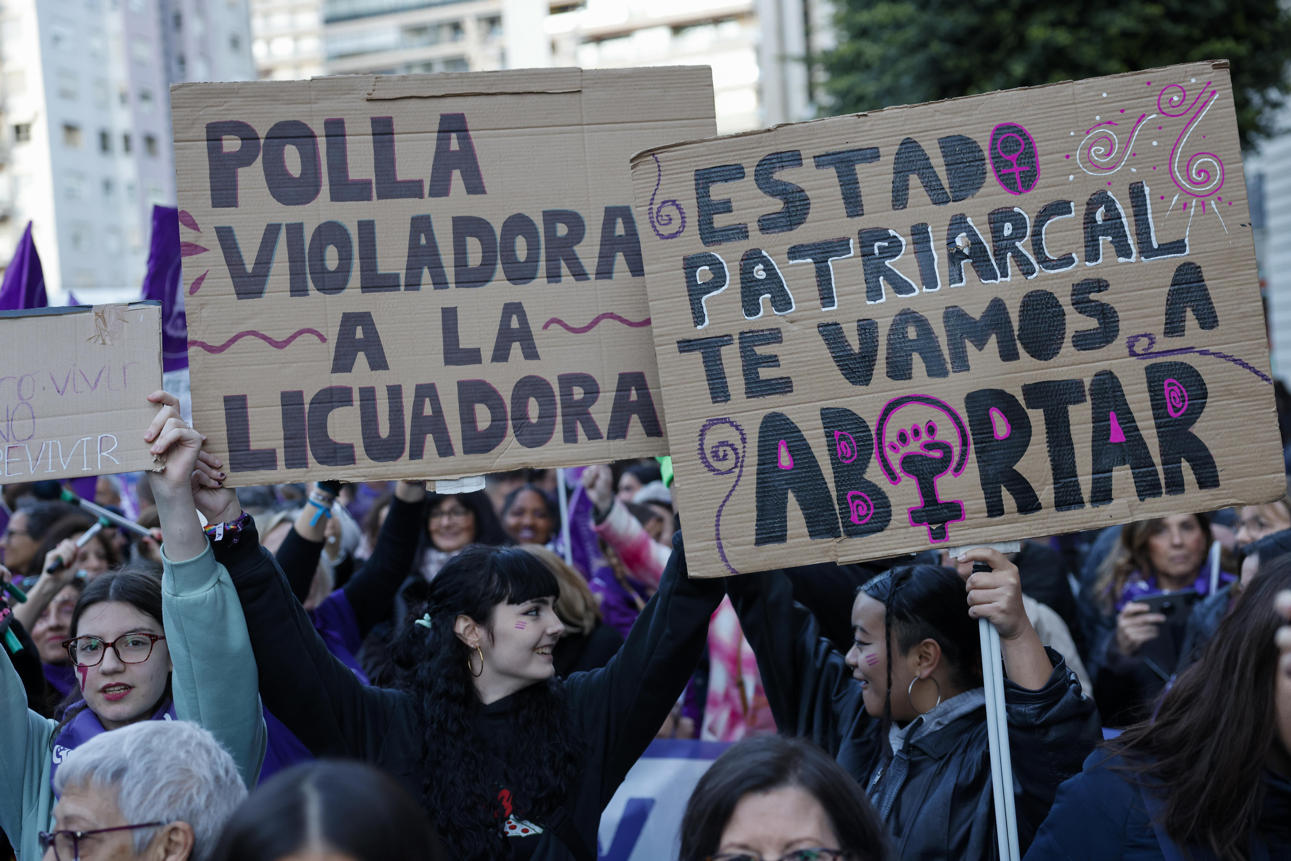 València ix al carrer per a reclamar que no es retrocedisca en els drets de la dona València ix al carrer per a reclamar que no es retrocedisca en els drets de la dona