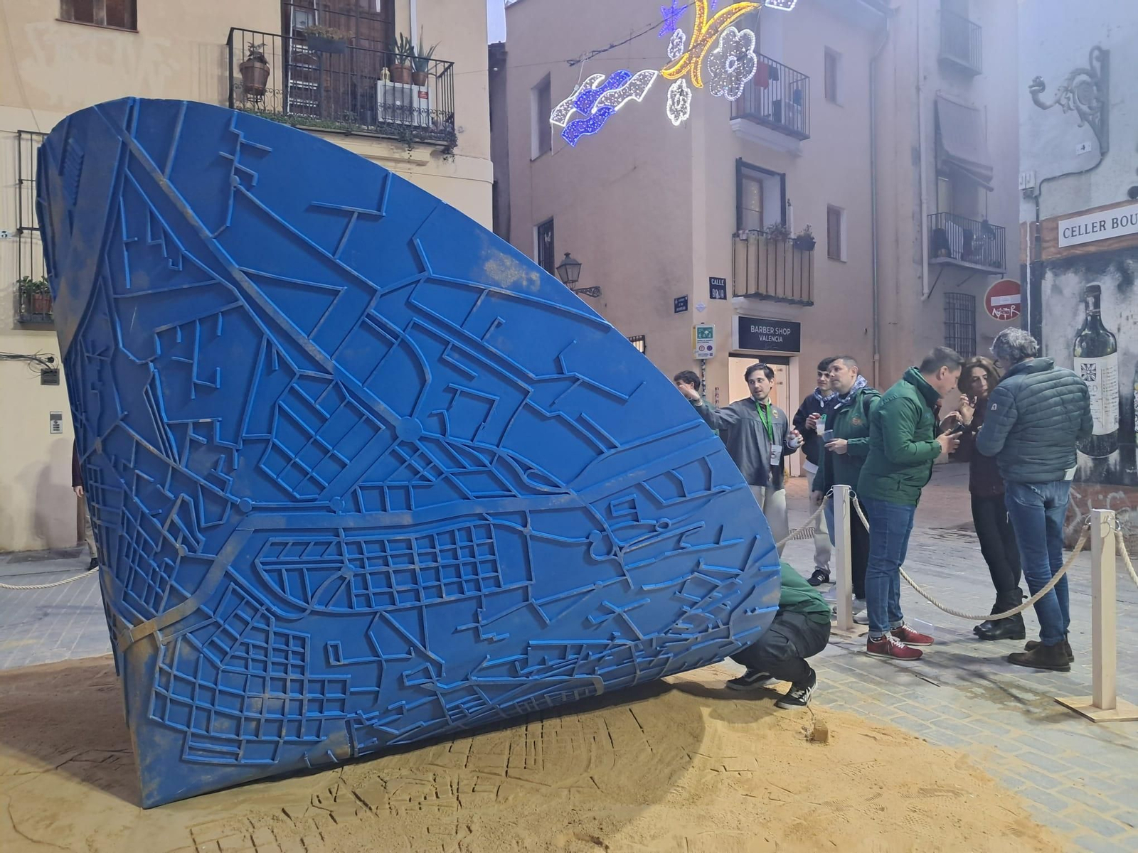 Falla de la plaça de l'Arbre en homenatge a les víctimes de la dana