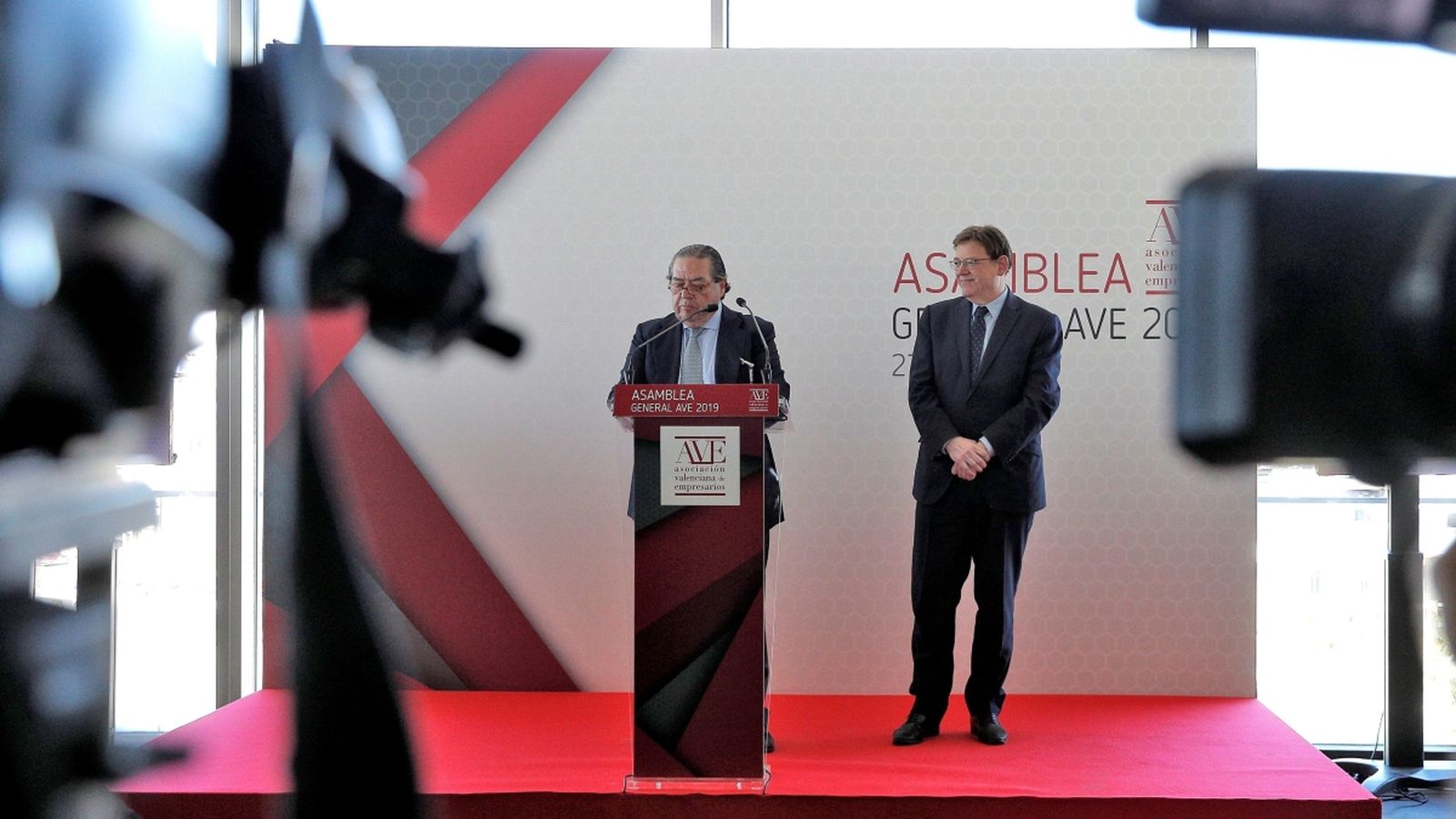 Peu de foto: Vicente Boluda, president de l'AVE, després de l'Assemblea General d'AVE 2019 que s'ha celebrat a la Marina de València