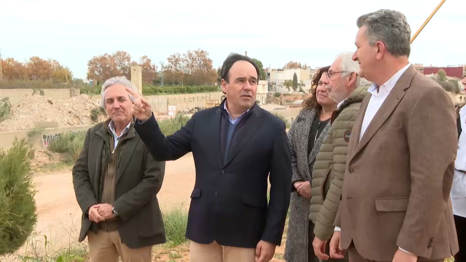 Pérez Llorca, durant la seua visita a Picanya, al costat de l'alcalde Josep Almenar i i del vicepresident tercer i conseller Vicente Martínez Mus