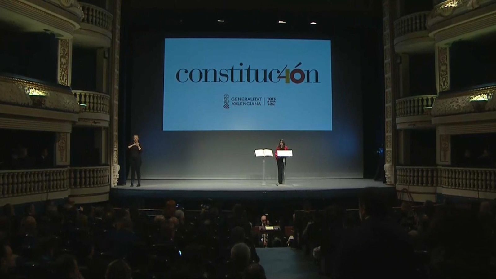 Oltra reivindica la necessitat d’adaptar la Constitució a la realitat actual Oltra reivindica la necessitat d’adaptar la Constitució a la realitat actual
