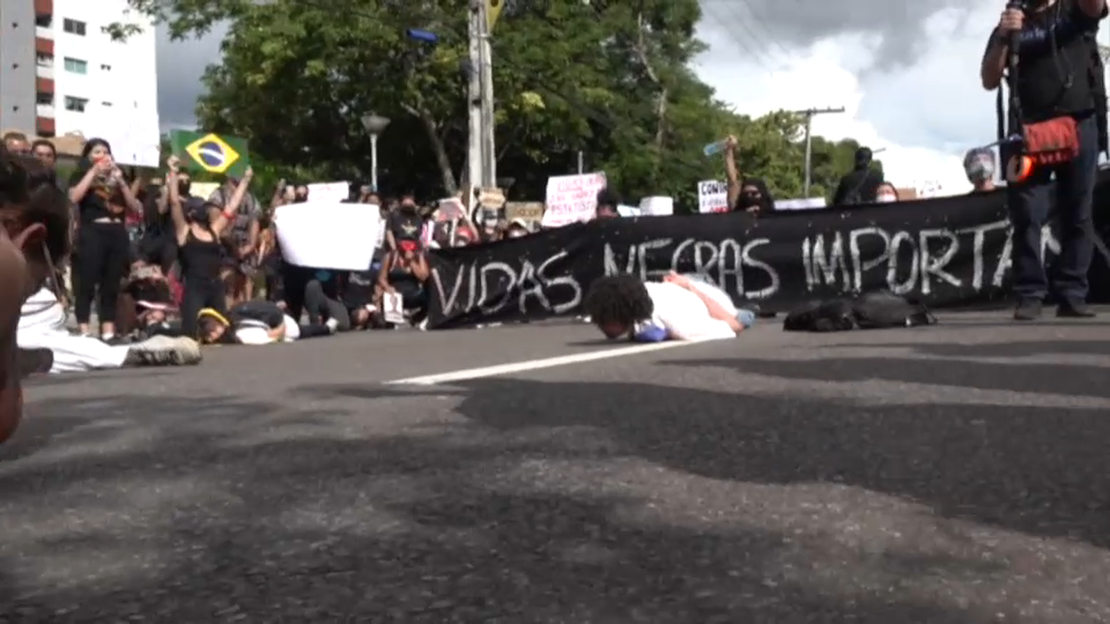 Manifestants a Brasil contra el racisme