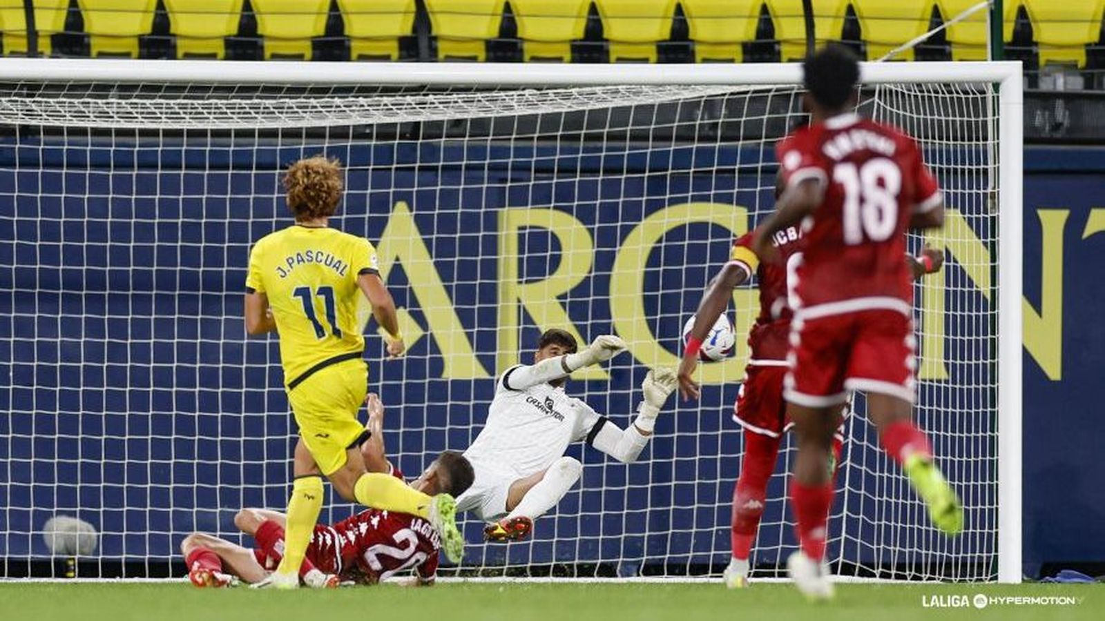 Jorge Pascual, en una acció del partit