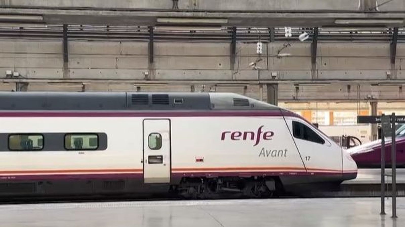 Tren d'alta velocitat en una imatge d'arxiu