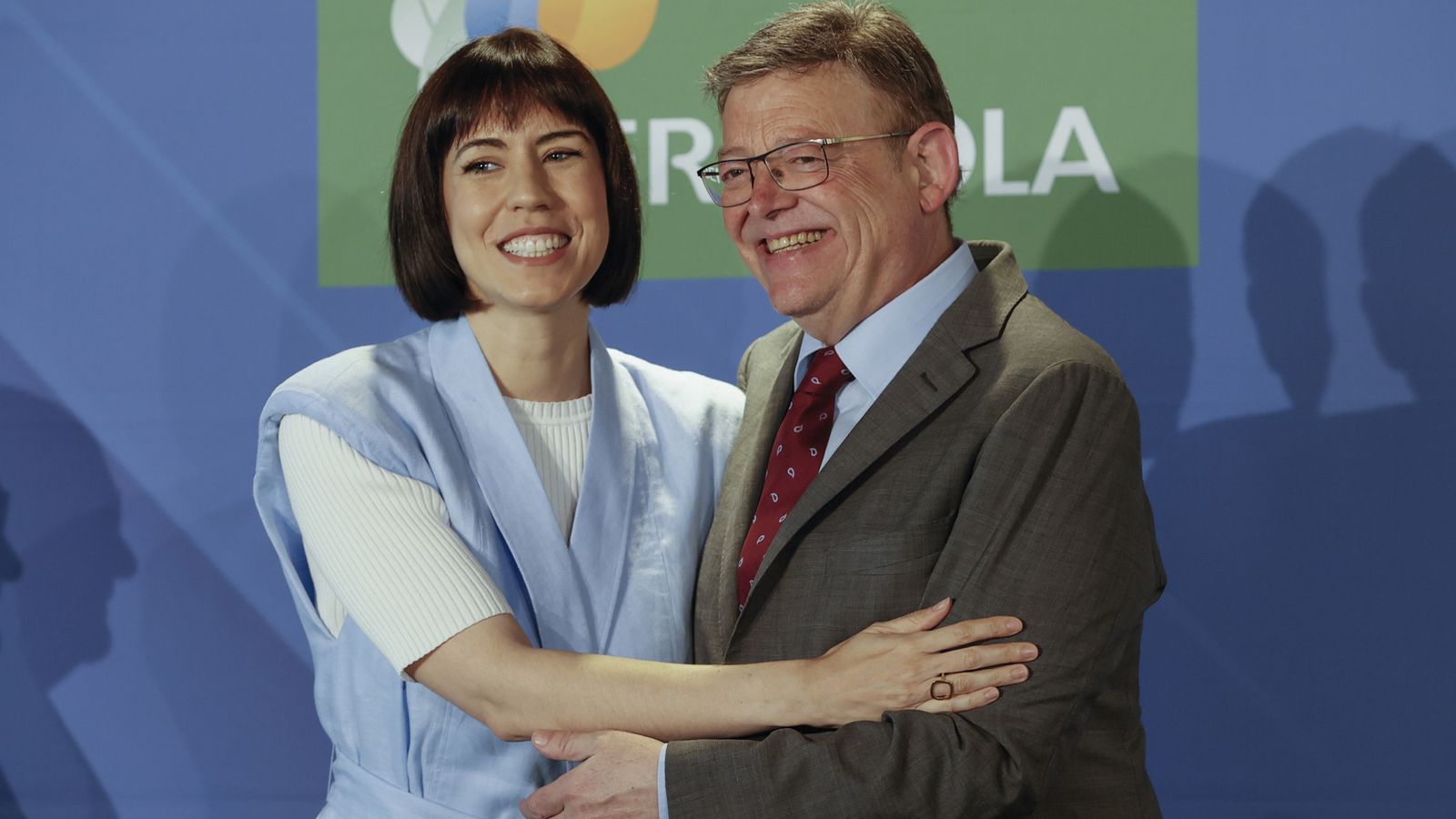 El líder del PSPV, Ximo Puig, i la ministra de Ciència i candidata al Congrés, Diana Morant, en el desdejuni informatiu