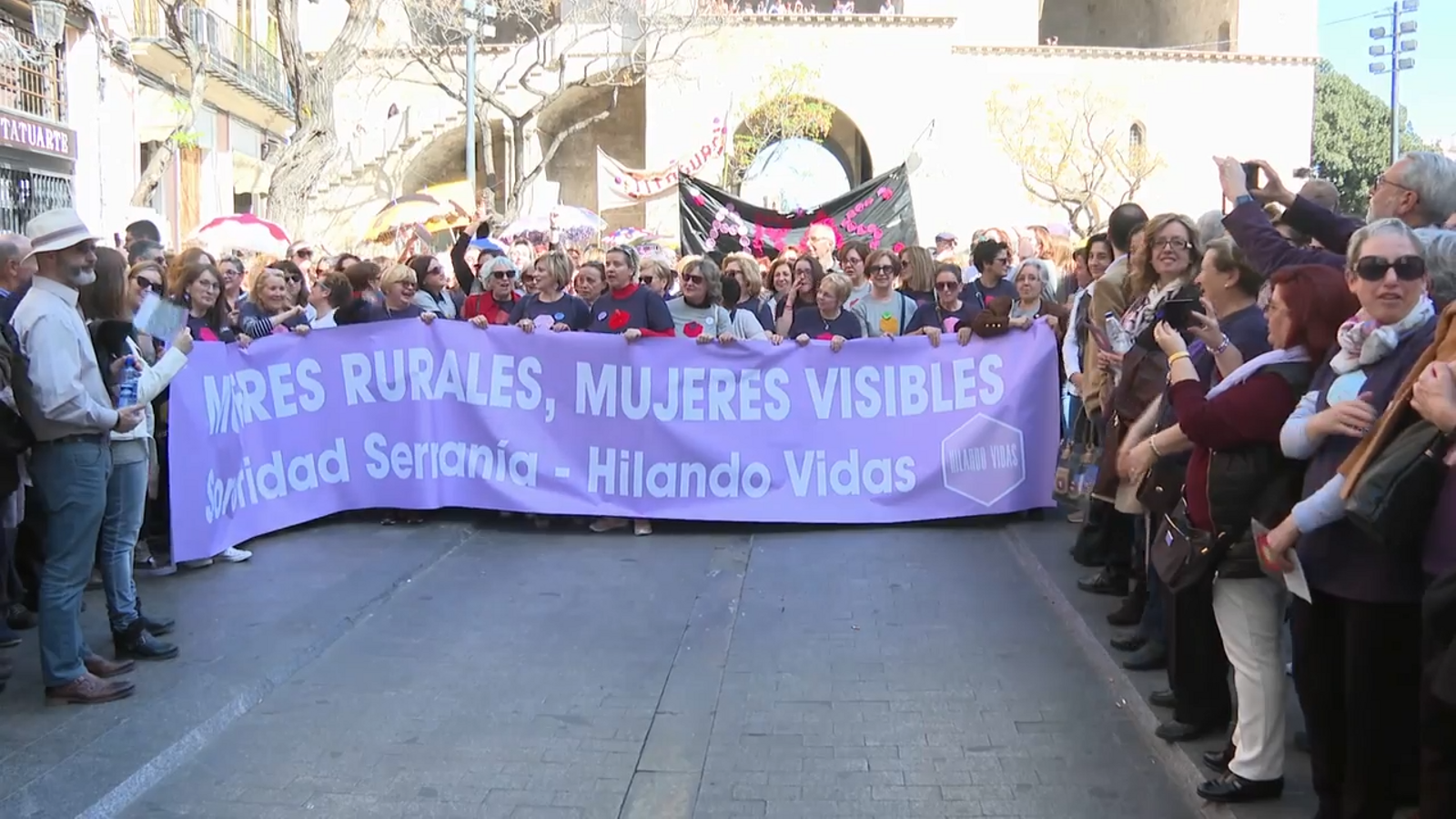 VÍDEO | Les dones dels Serrans reivindiquen a València igualtat d'oportunitats