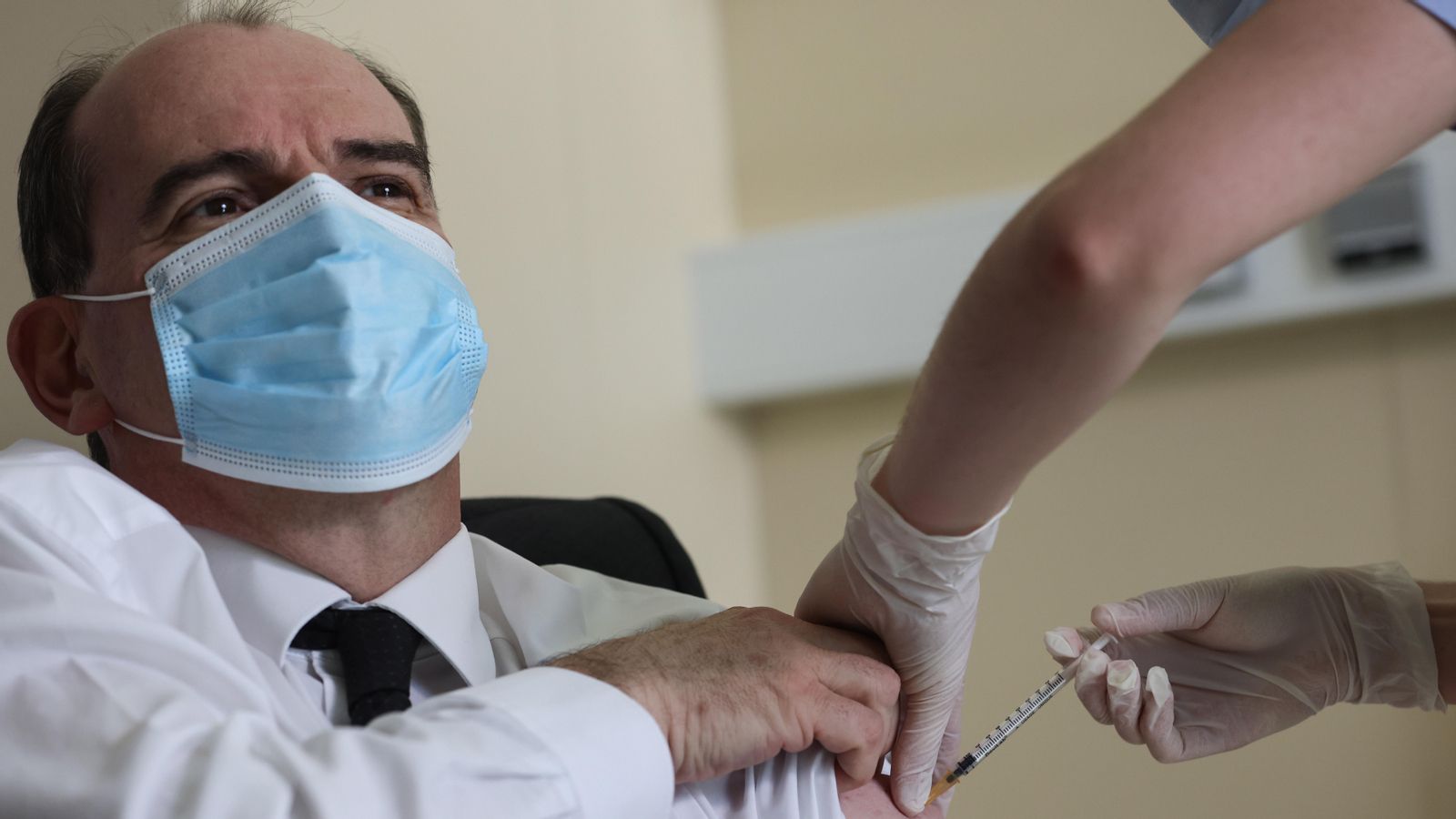 El primer ministre francés, Jean Castex, s’ha vacunat amb la dosi d'AstraZeneca