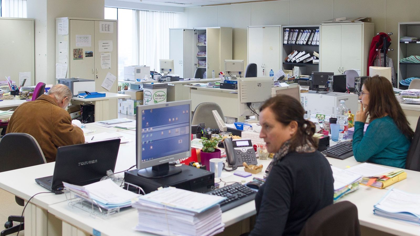 Treballadores funcionàries a l'administració de justícia