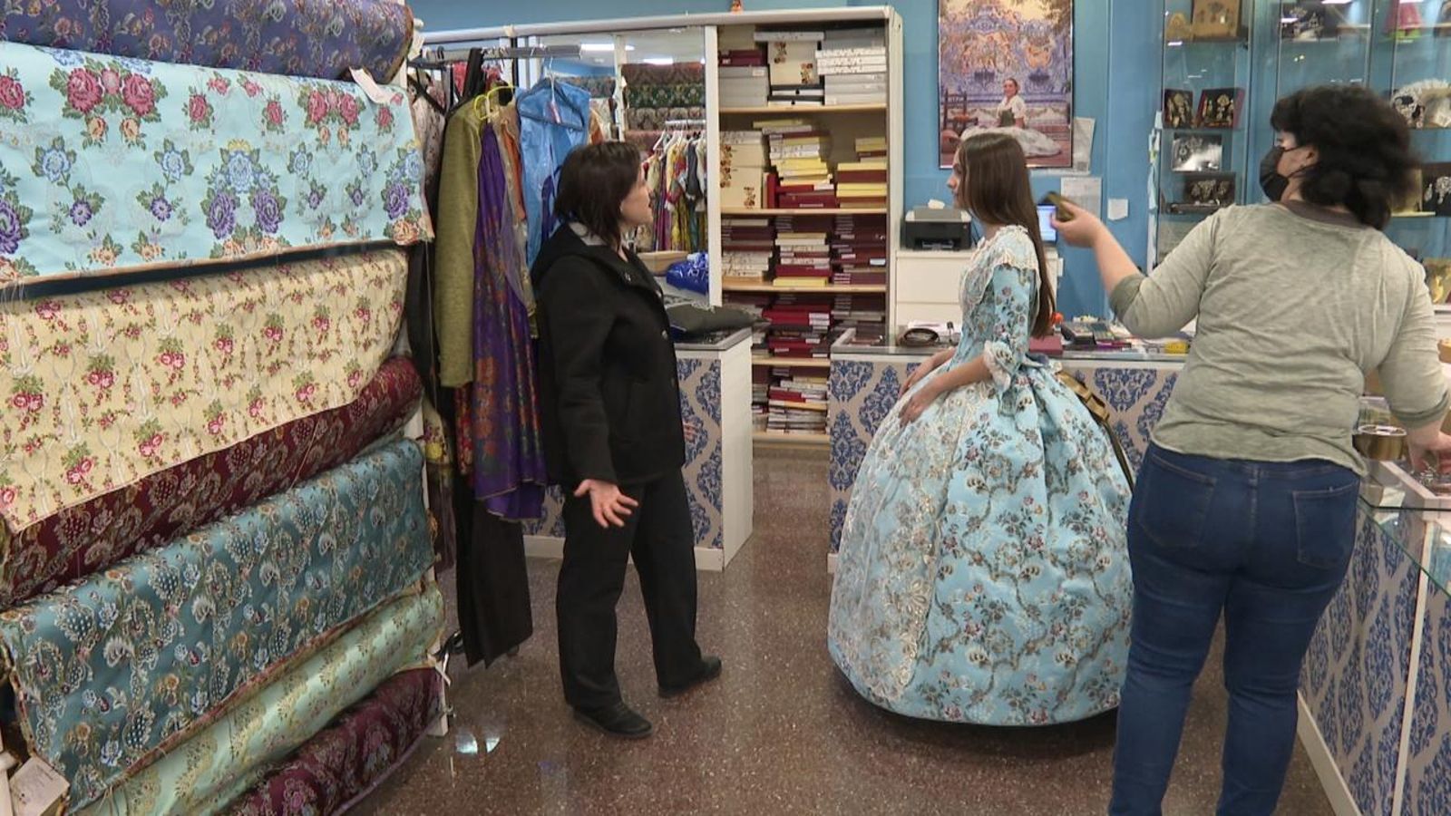 Els negocis d’indumentària fallera ja no accepten més comandes