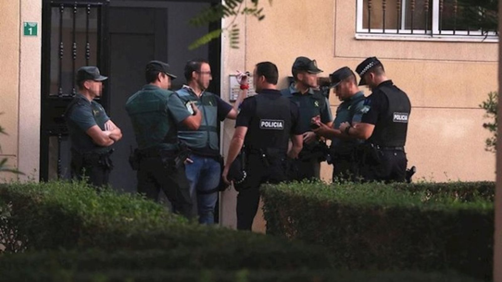 La Guàrdia Civil escorcolla el domicili de la dona detinguda