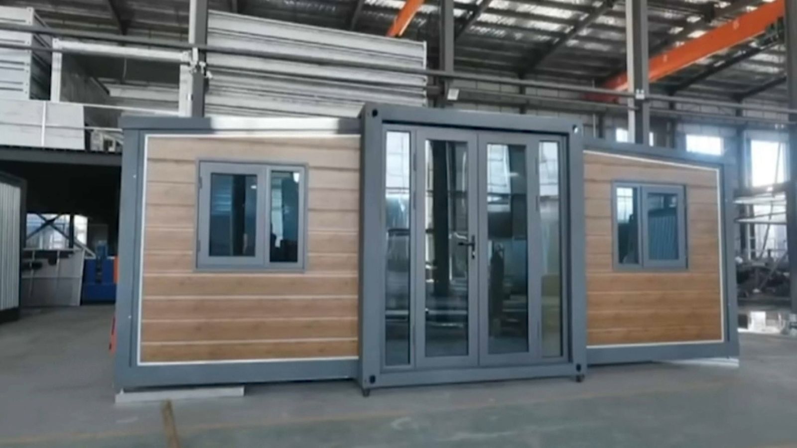 Cases fetes en fàbrica