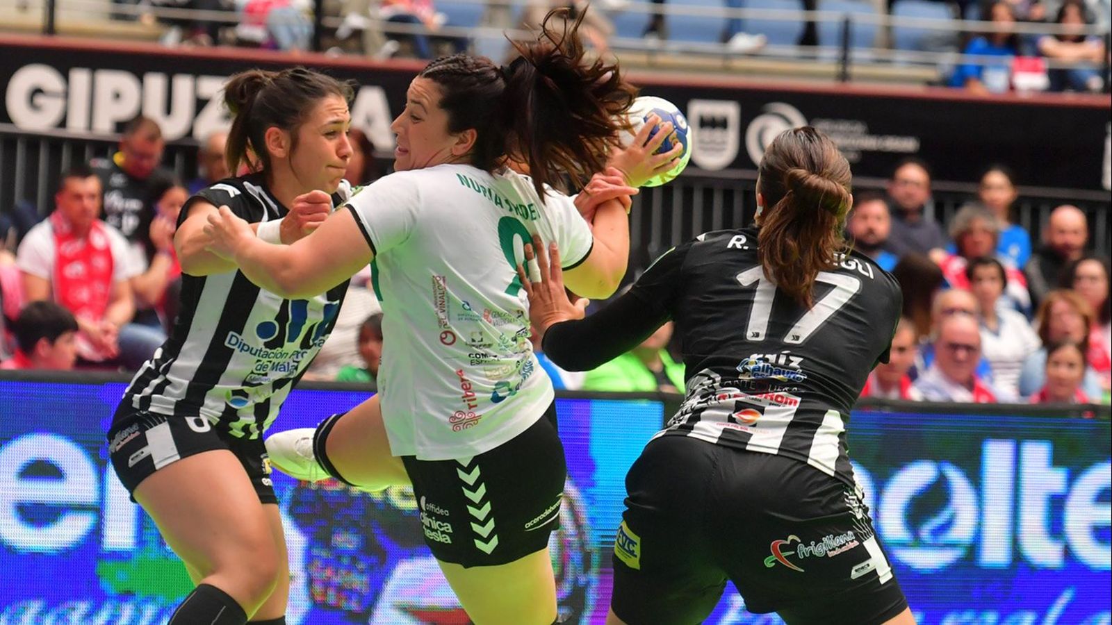 Núria Andreu, en una acció del partit