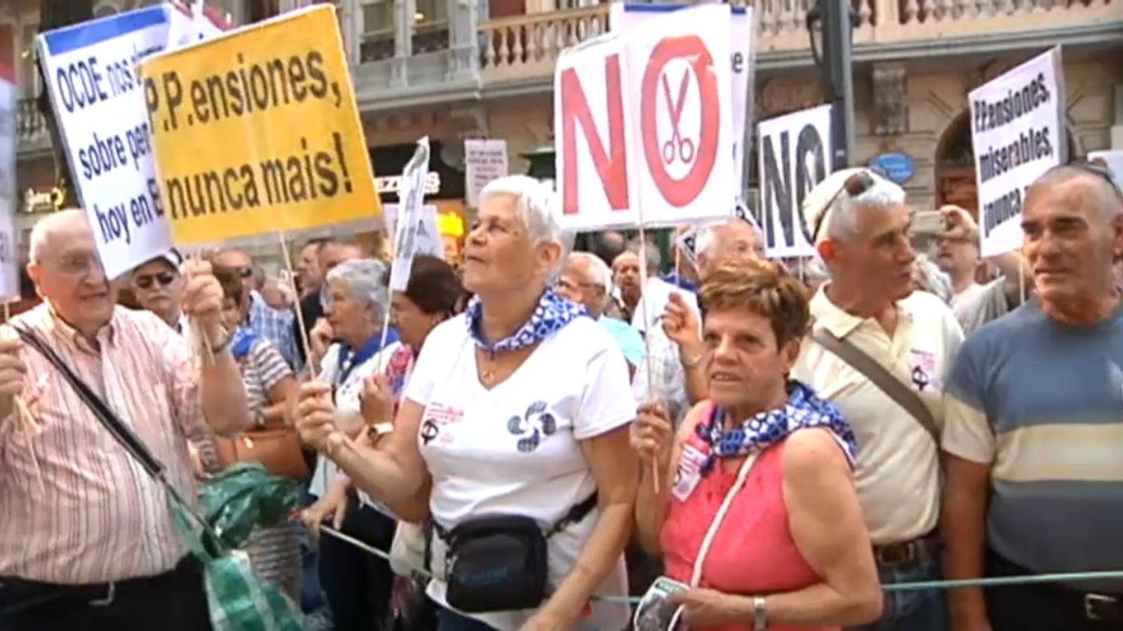 Manifestants a l’inici de la marxa pel centre de Bilbao.