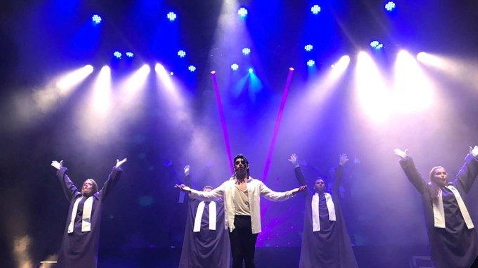Espectacle d'homenatge a Michael Jackson al teatre Olympia de València