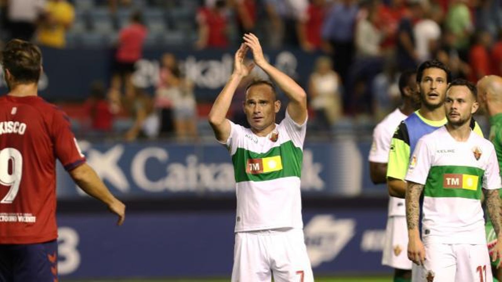 Nino saluda els aficionats