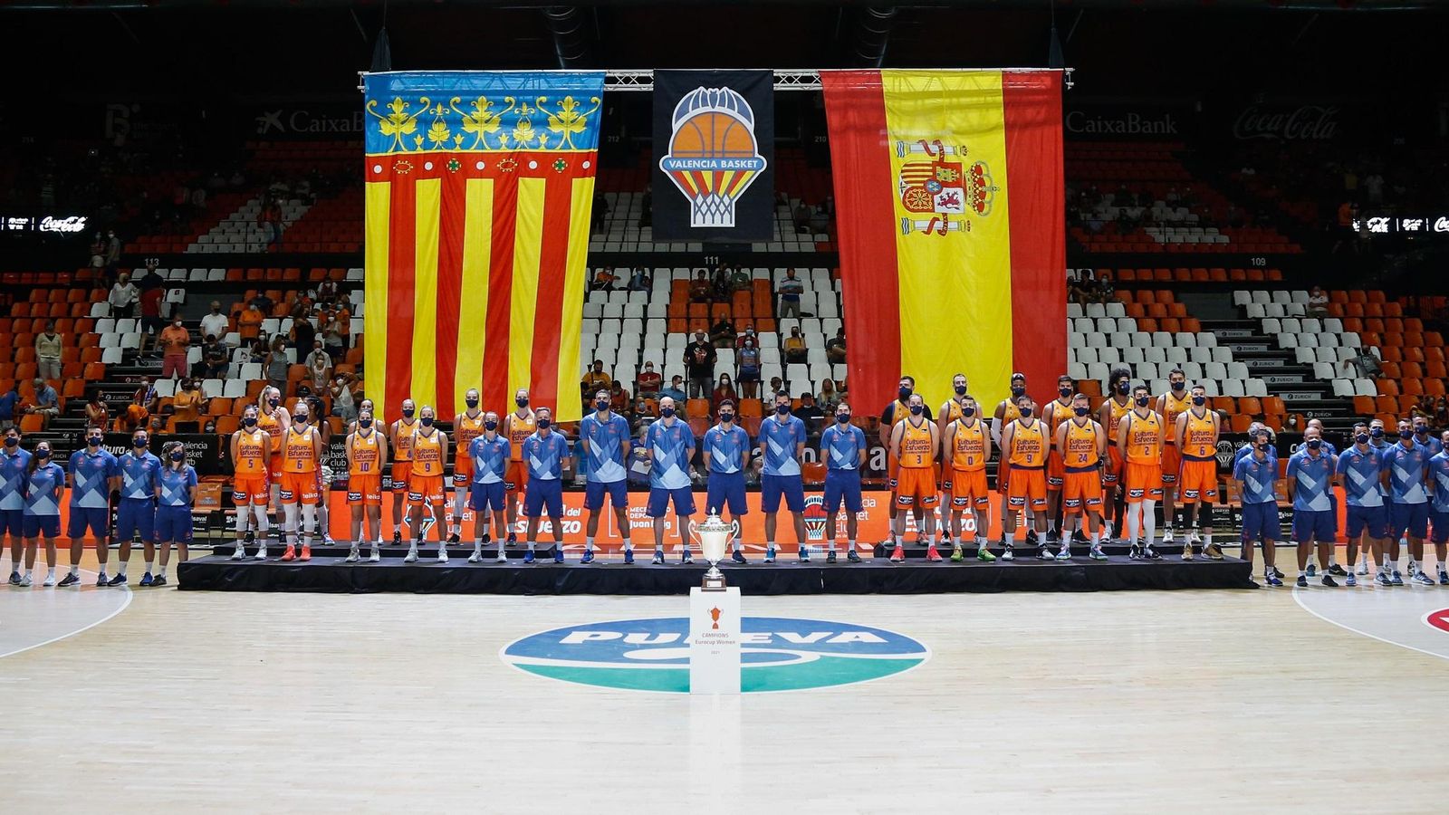 Presentació de les plantilles masculina i femenina del València Basket a la Fonteta