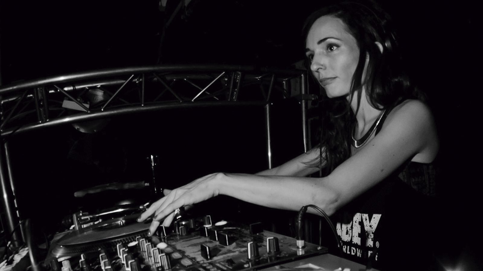 19.02.2021 | Sessió DJ amb Lady Freakuency