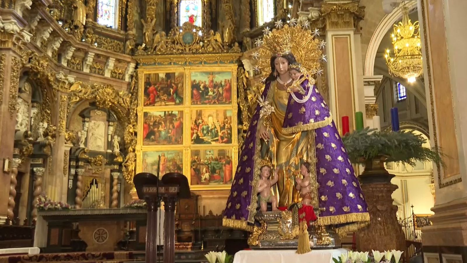 La imatge de la Mare de Déu, que s'ha traslladat des de la basílica, presidirà l'eucaristia