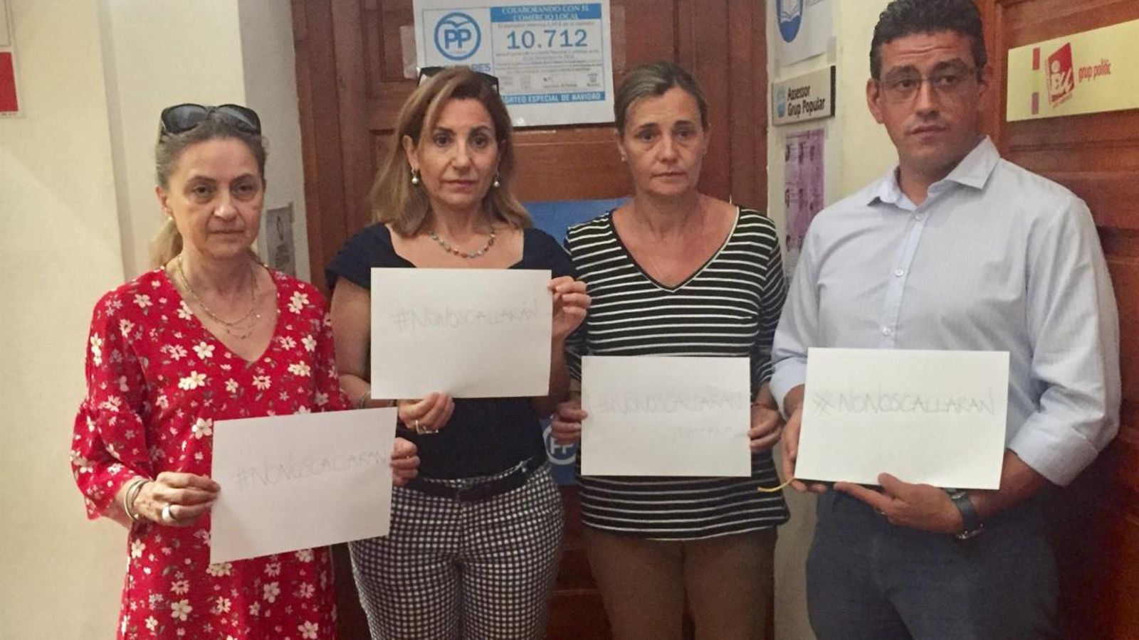 La vicesecretària regional del PPCV, Elena Bastidas, junt amb regidors del PP de Paterna