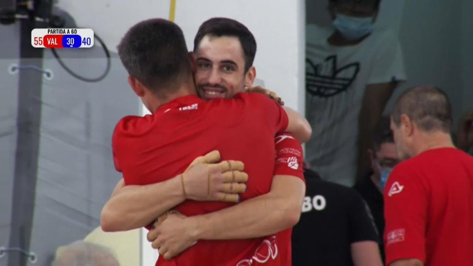 Giner i Jesús celebren la victòria