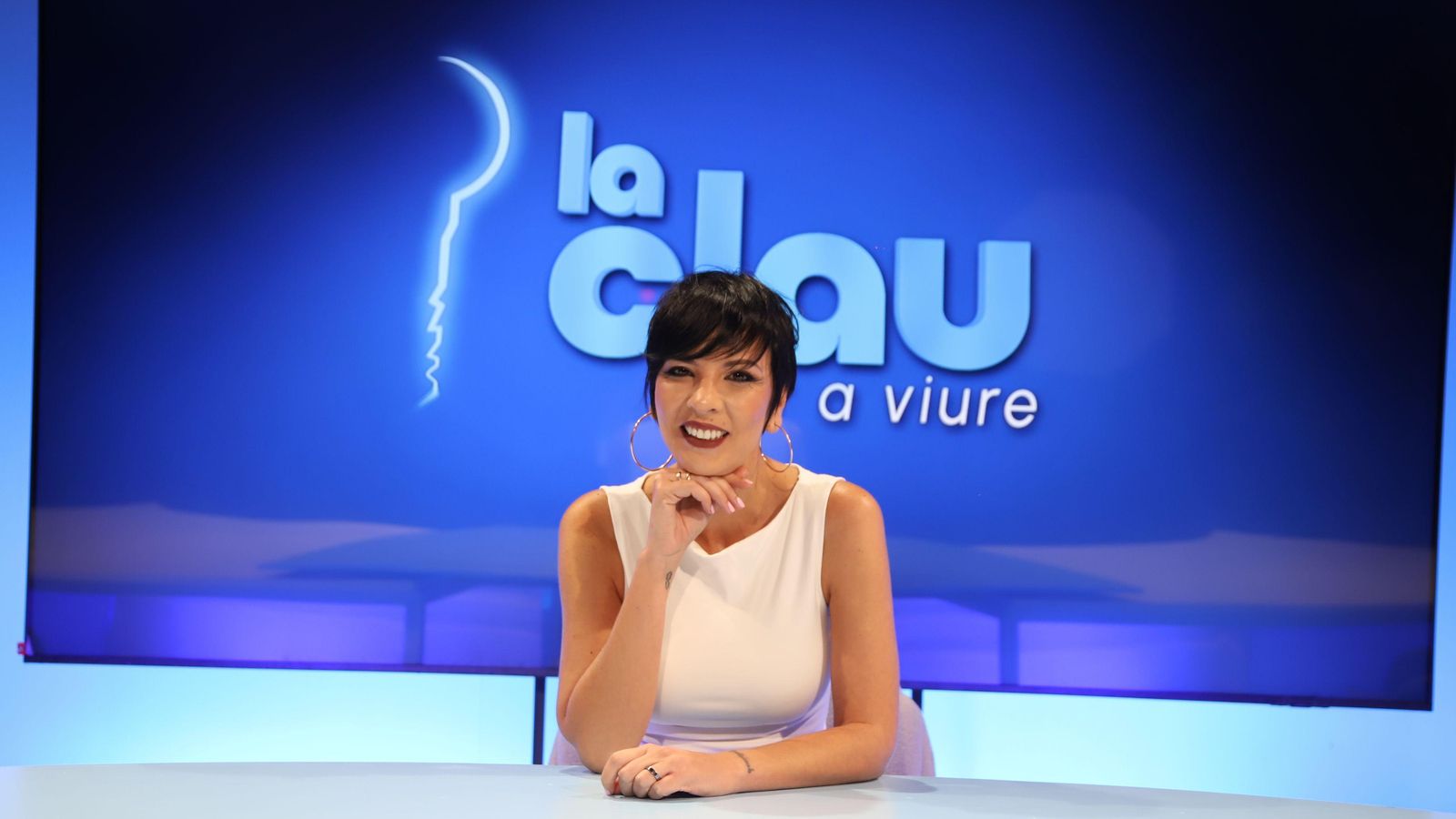 Maria Domínguez, presentadora de 'La Clau per a viure', el programa d'À Punt que tracta el problema de la vivenda