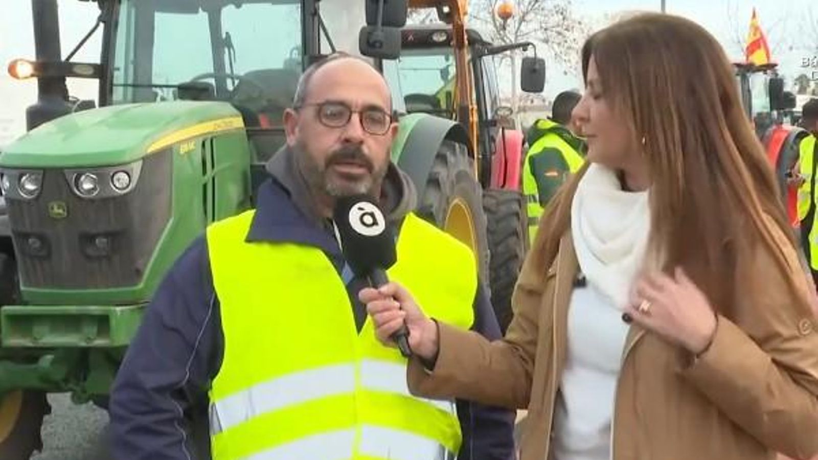 Un llaurador explica els motius de la protesta a À Punt