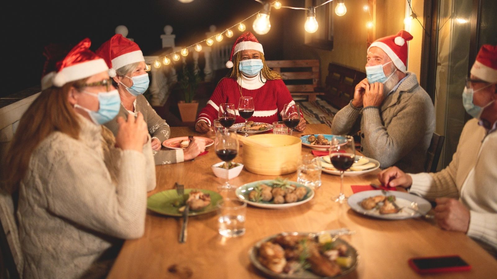 Sopar familiar de Nadal amb mascaretes