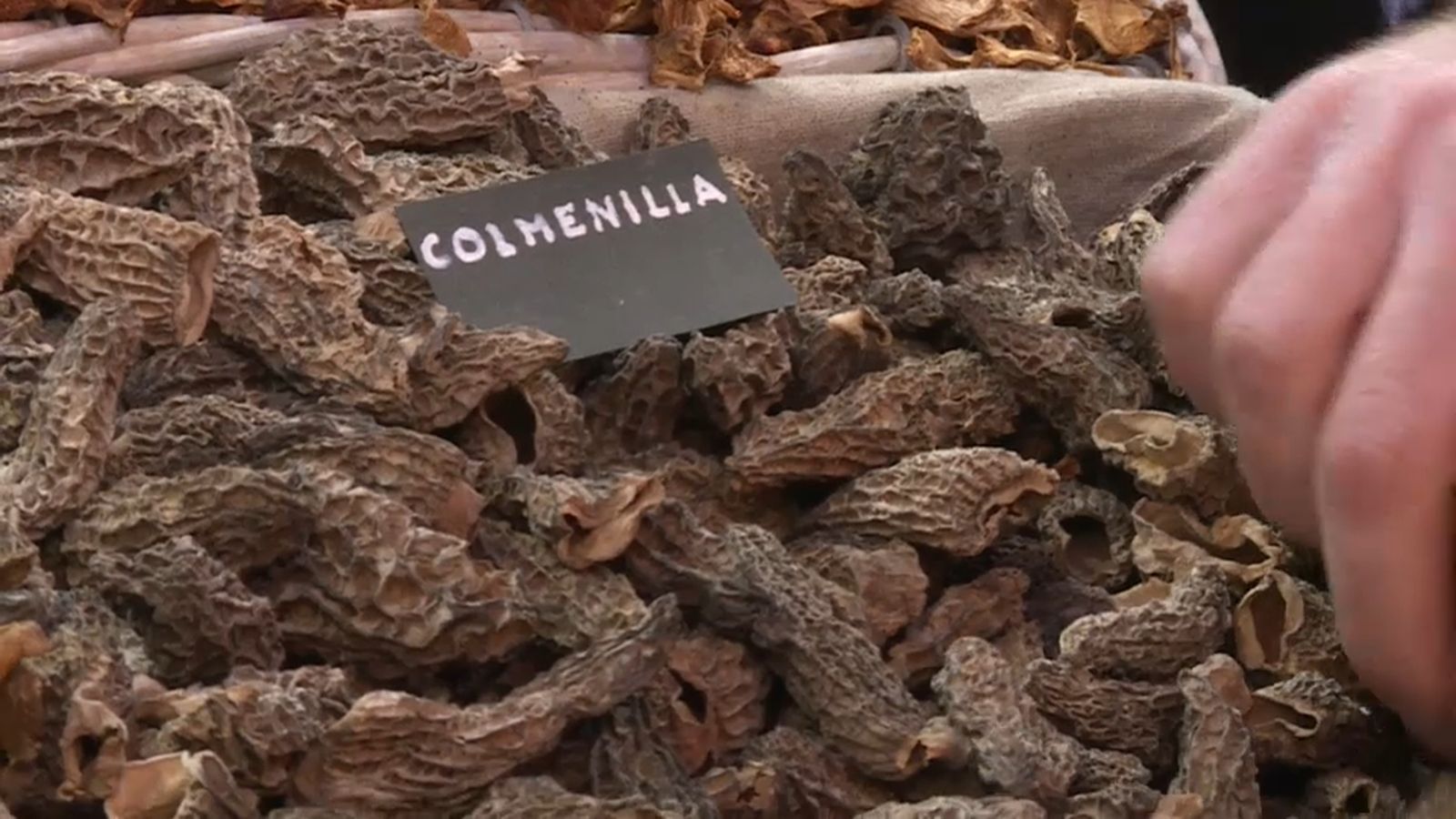 S'ha activat un protocol d'alerta perquè el producte s'ha distribuït per altres punts d'Espanya | À Punt.