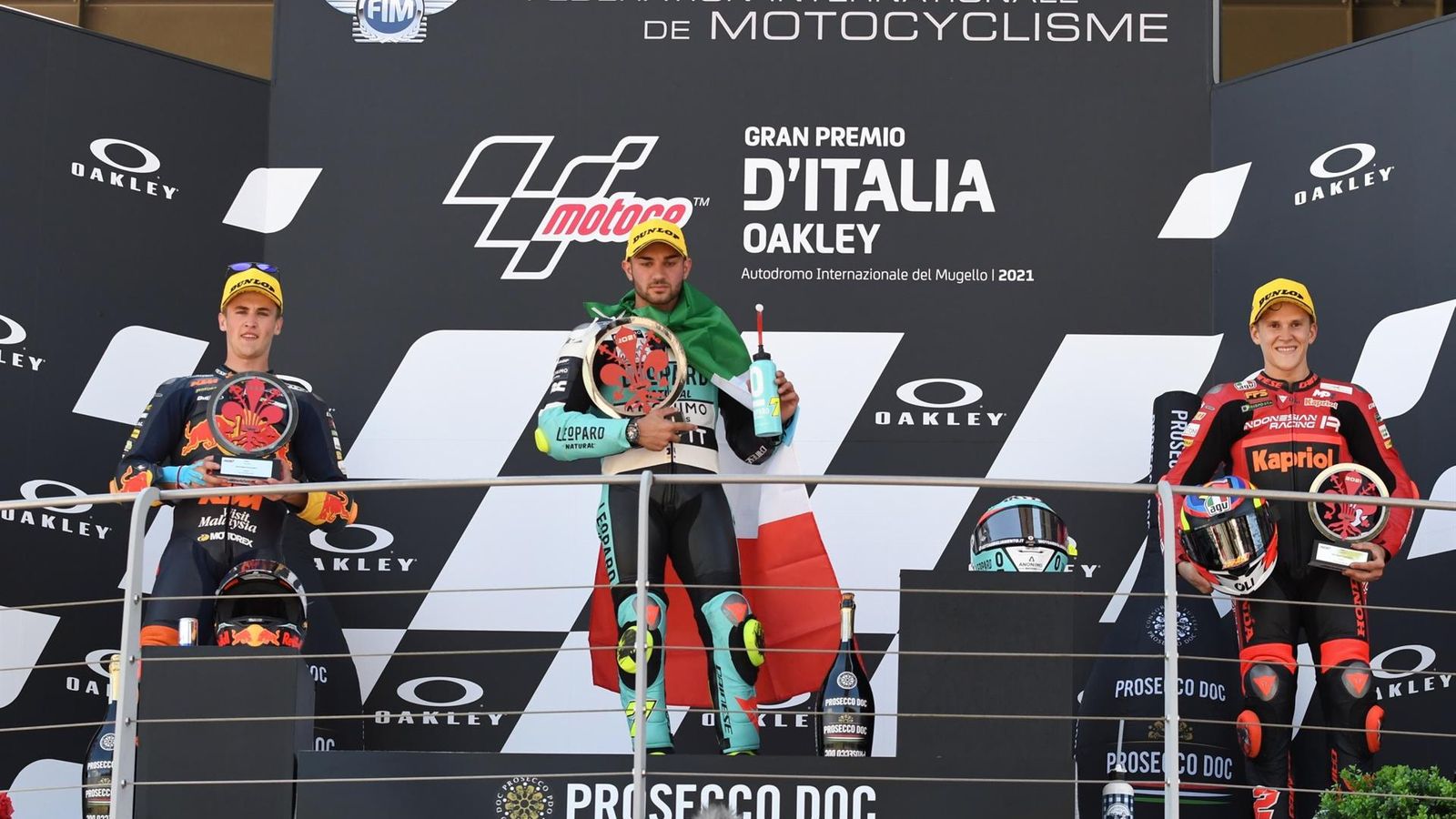 Masià, en el segon lloc del podi, acompanyat per Foggia i Rodrigo