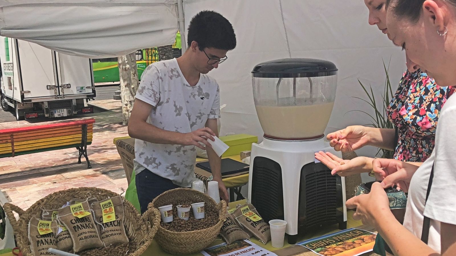 Cartell promocional del Dia de l'Orxata i la Xufa de València