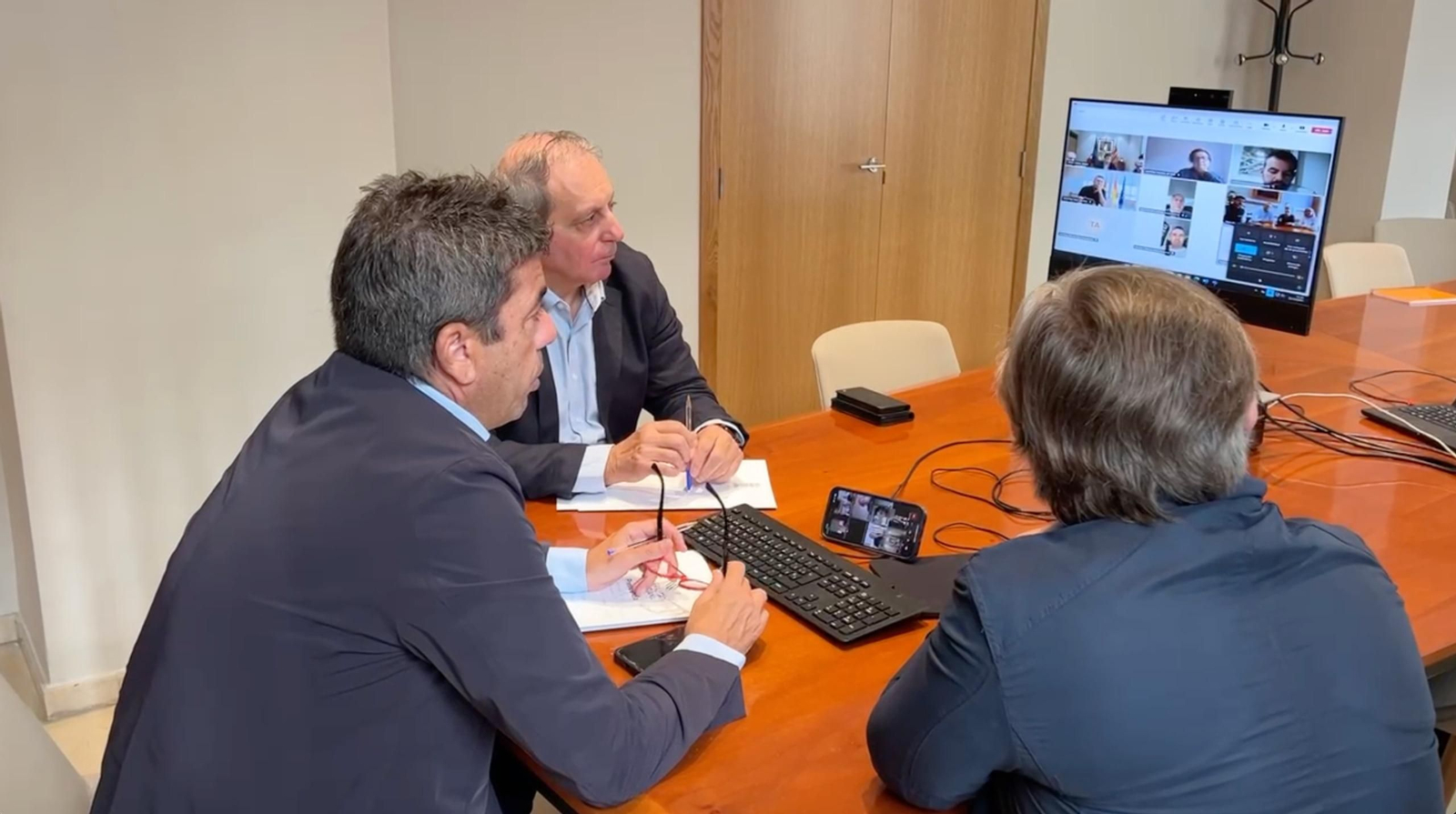 El president de la Generalitat, Carlos Mazón, en una reunió telemàtica amb els titulars d'Emergències i d'Infraestructures per a analitzar la situació derivada després de l'episodi de pluges