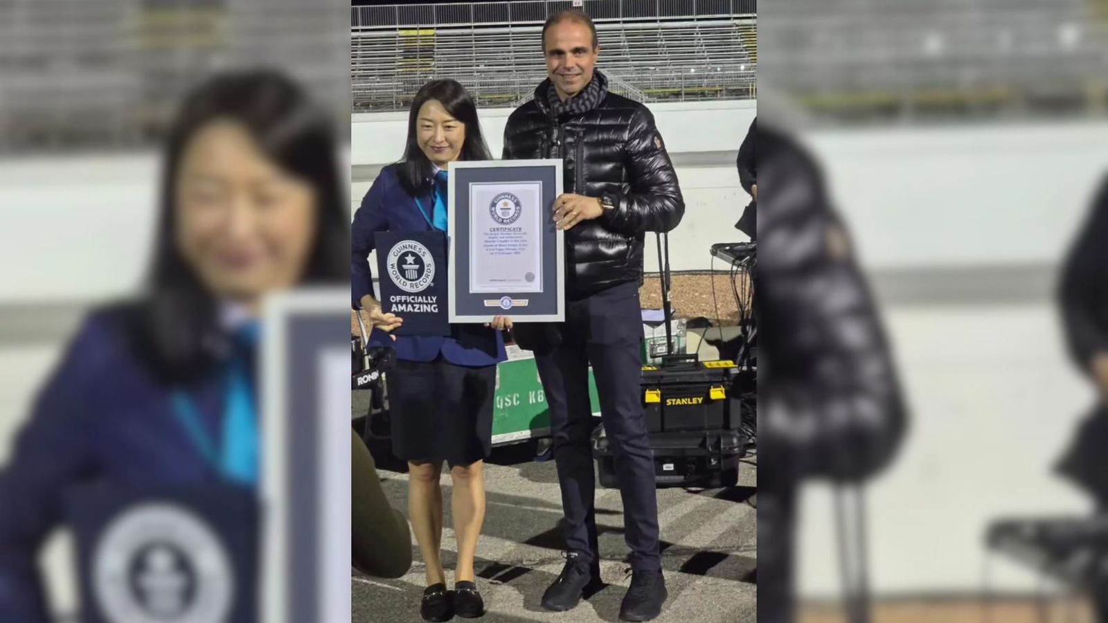 Ricardo Caballer rep el certificat d'haver disprat la mascletà más gran del món