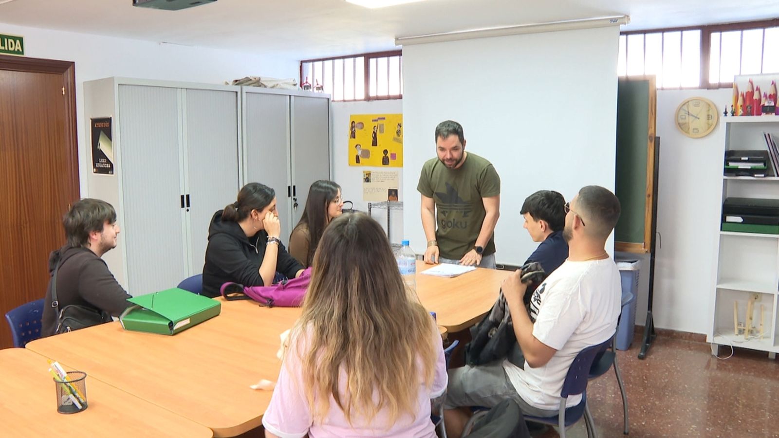L'associació Iniciatives Solidàries ofereix una escola de segona oportunitat