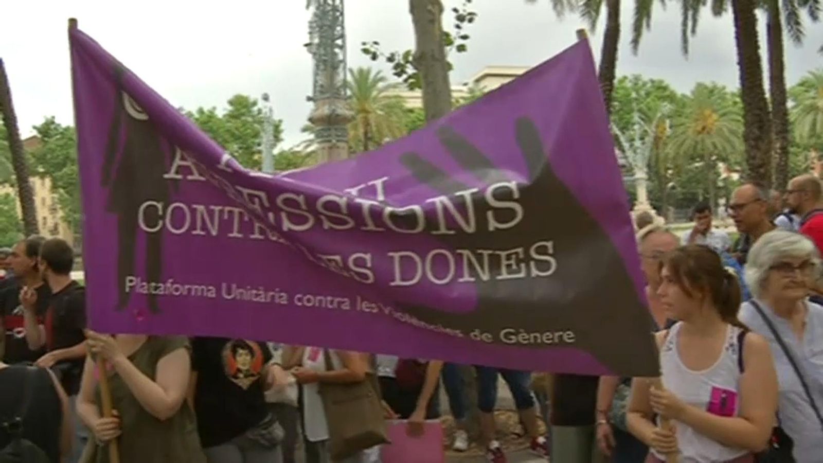 Concentració per a donar suport a la víctima de la Manada de Manresa