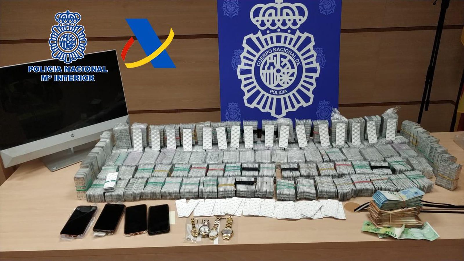 Material incautat en l'operació policial Material incautat en l'operació policial