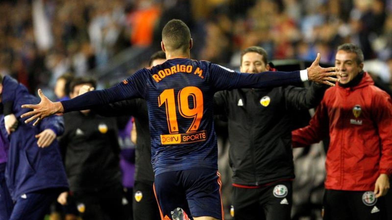 Rodrigo marca el segon gol del València | Salvador Sas (Efe)