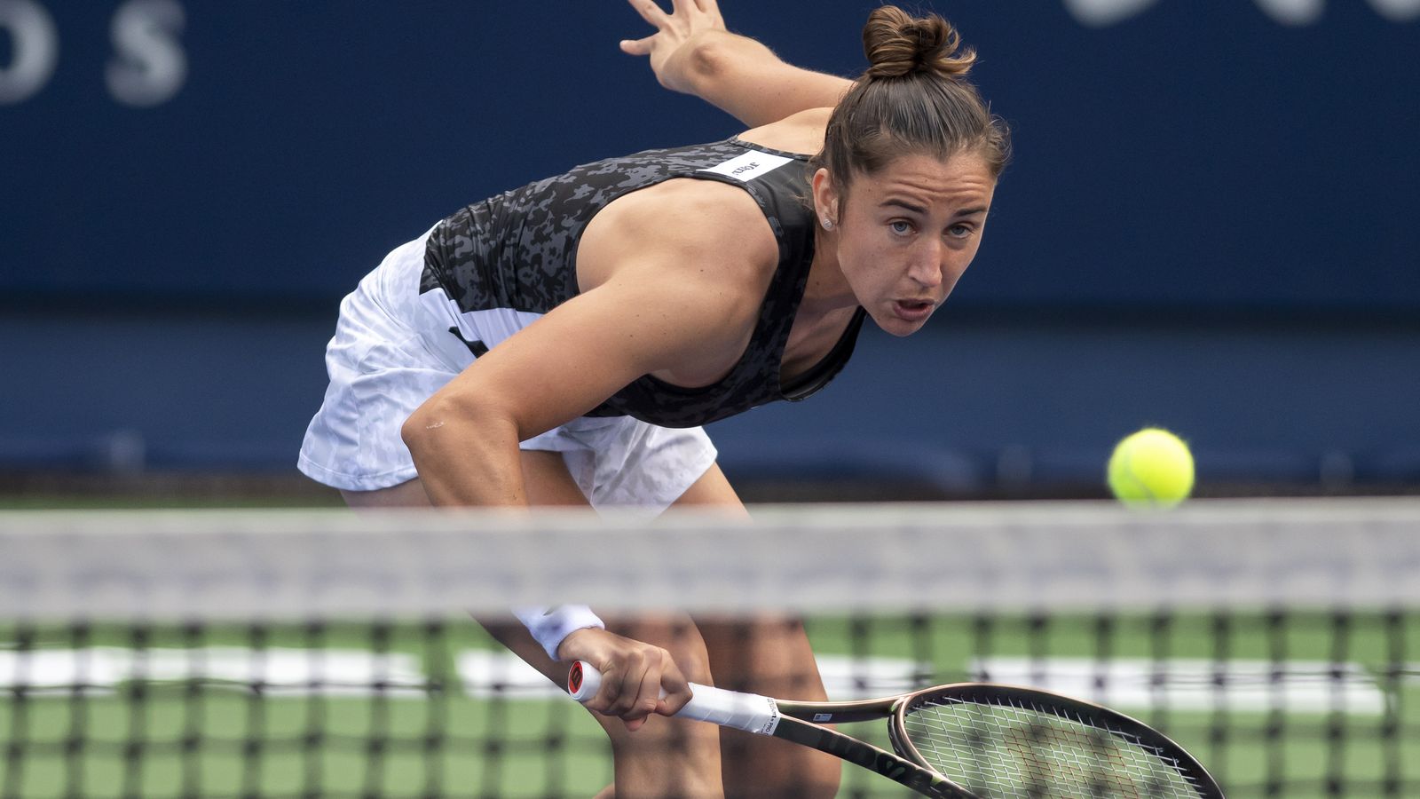 Sorribes fa una deixada en el partit contra Párrizas, a Monterrey